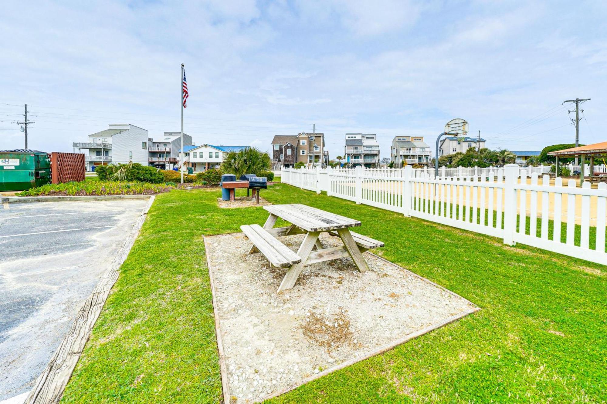 Airy Oceanfront Condo Beach Views And Pool Access! North Topsail Beach Exterior photo